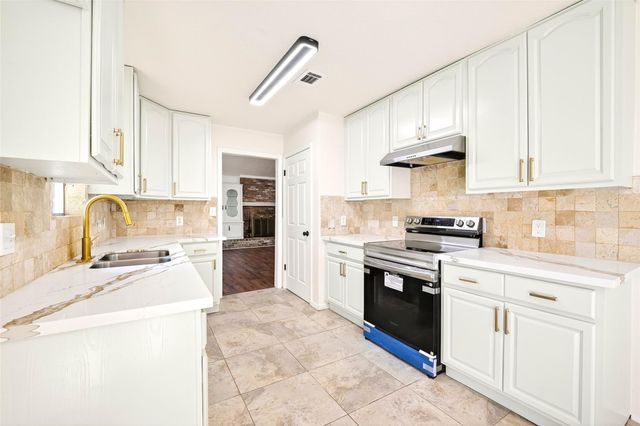 15207 Pleasant Valley Road, Houston, TX 77062