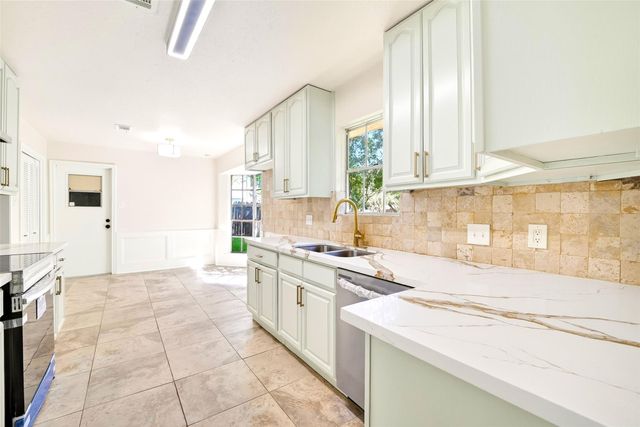 15207 Pleasant Valley Road, Houston, TX 77062