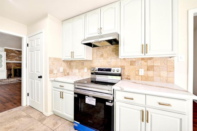 15207 Pleasant Valley Road, Houston, TX 77062