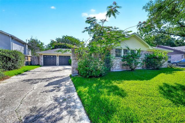 15207 Pleasant Valley Road, Houston, TX 77062