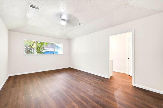 15207 Pleasant Valley Road, Houston, TX 77062