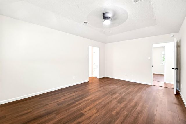 15207 Pleasant Valley Road, Houston, TX 77062