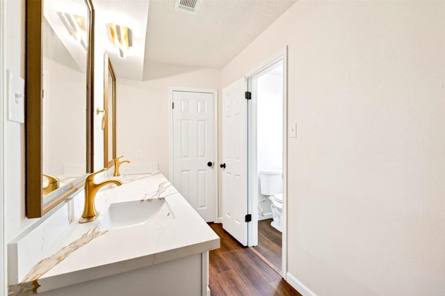 15207 Pleasant Valley Road, Houston, TX 77062
