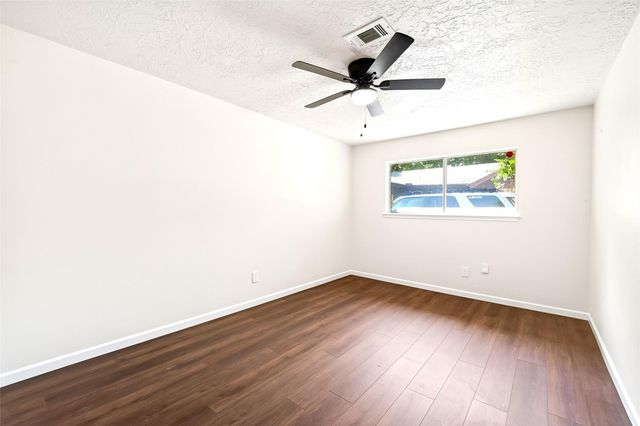15207 Pleasant Valley Road, Houston, TX 77062