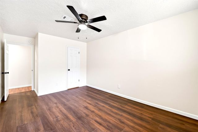 15207 Pleasant Valley Road, Houston, TX 77062