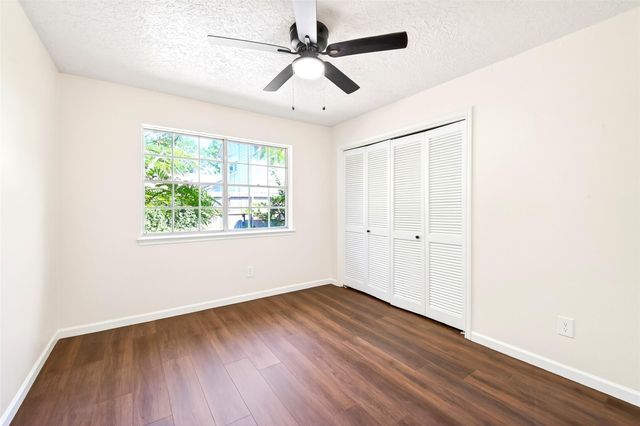 15207 Pleasant Valley Road, Houston, TX 77062