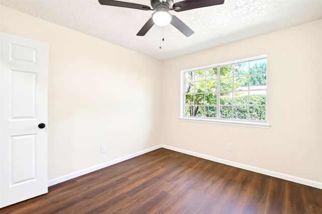 15207 Pleasant Valley Road, Houston, TX 77062