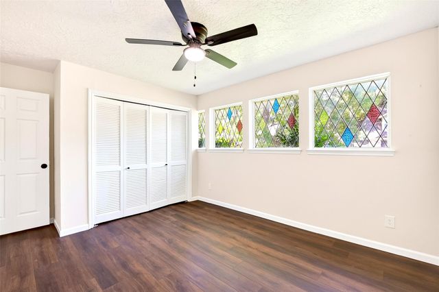 15207 Pleasant Valley Road, Houston, TX 77062