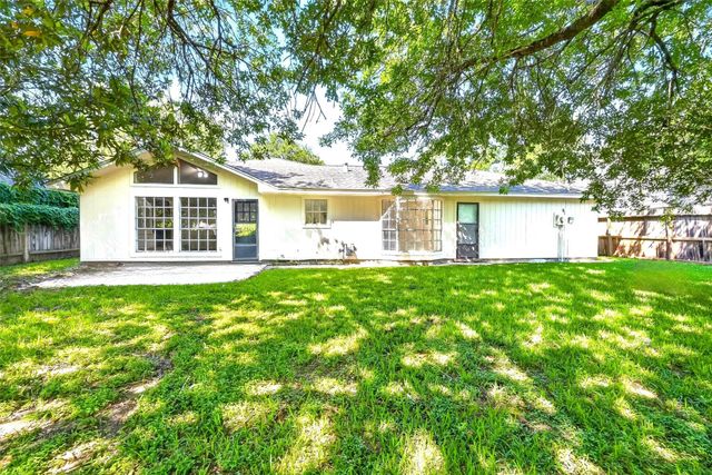15207 Pleasant Valley Road, Houston, TX 77062