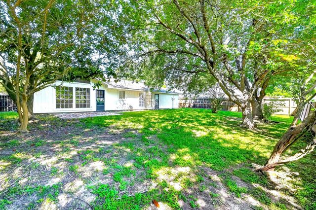 15207 Pleasant Valley Road, Houston, TX 77062