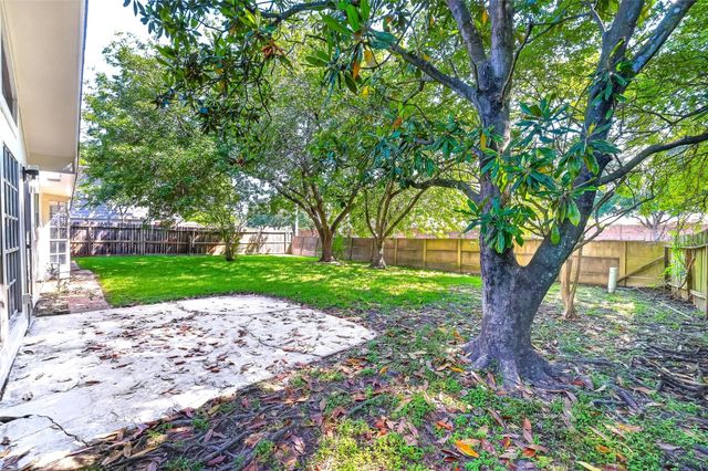 15207 Pleasant Valley Road, Houston, TX 77062