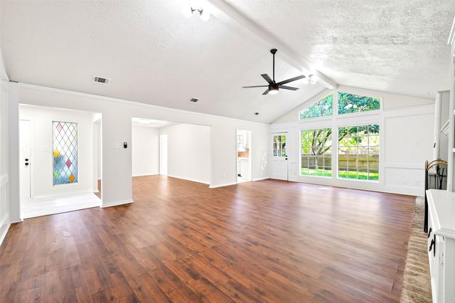 15207 Pleasant Valley Road, Houston, TX 77062