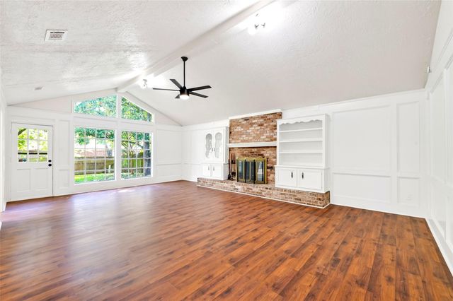 15207 Pleasant Valley Road, Houston, TX 77062
