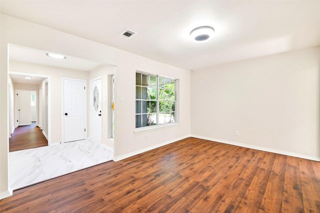 15207 Pleasant Valley Road, Houston, TX 77062