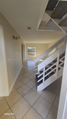 523 SW 1st Ct, Boynton Beach, FL 33435