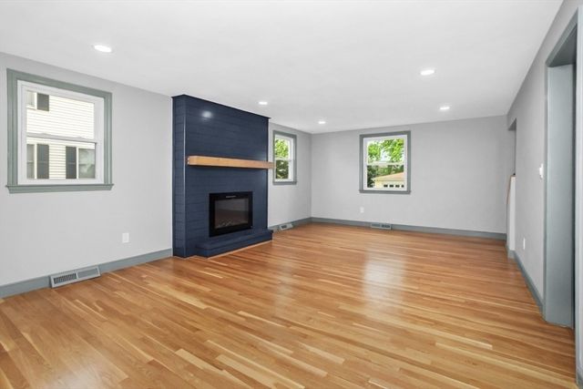 29 Harbor St, Danvers, MA 01923