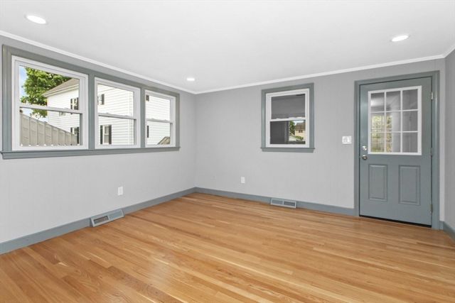 29 Harbor St, Danvers, MA 01923