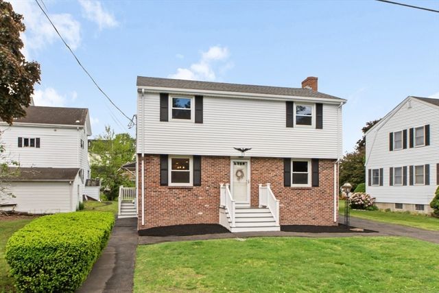 29 Harbor St, Danvers, MA 01923