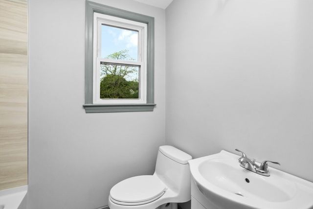 29 Harbor St, Danvers, MA 01923