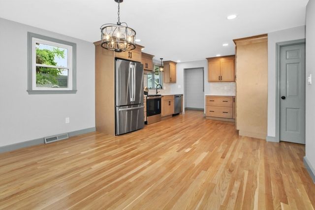 29 Harbor St, Danvers, MA 01923