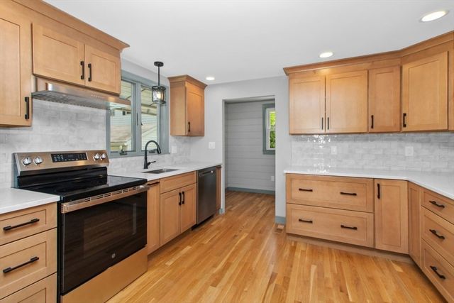 29 Harbor St, Danvers, MA 01923