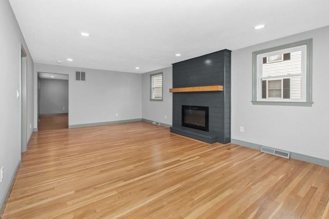 29 Harbor St, Danvers, MA 01923