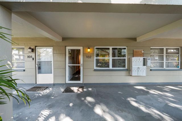 426 32ND AVENUE N 102E, St Petersburg, FL 33704