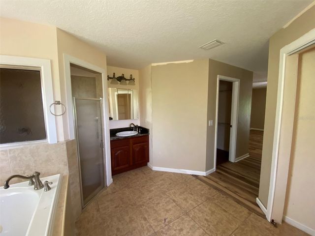 1800 COUNTY ROAD 426 N, Oviedo, FL 32765