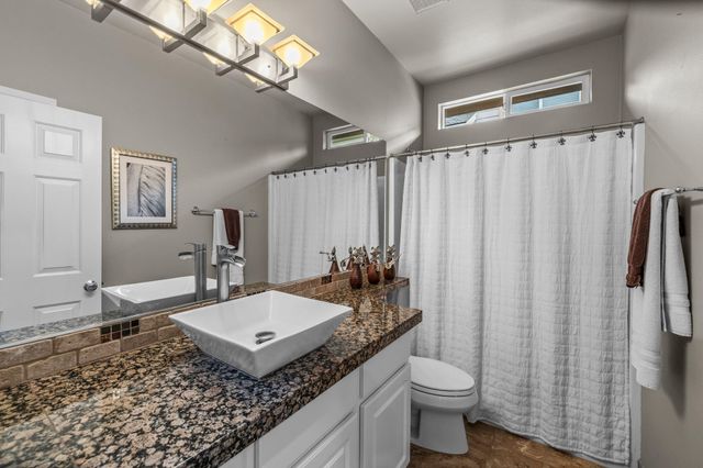 61578 Devils Lake Drive, Bend, OR 97702