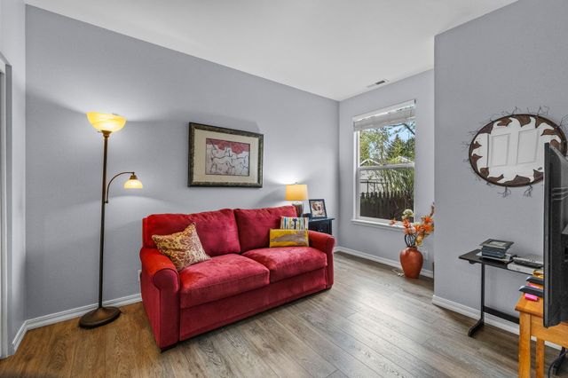 61578 Devils Lake Drive, Bend, OR 97702