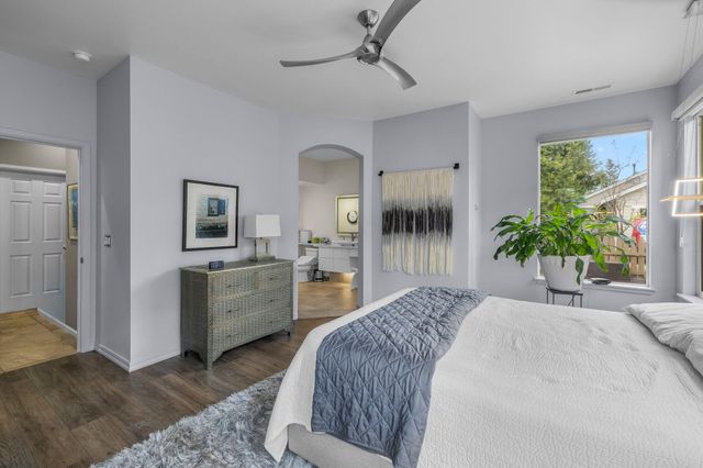 61578 Devils Lake Drive, Bend, OR 97702