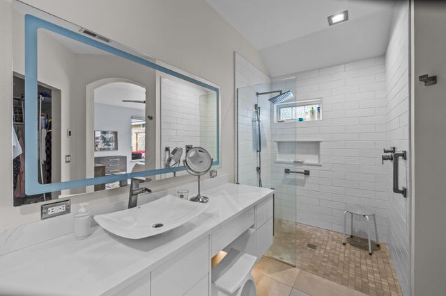 61578 Devils Lake Drive, Bend, OR 97702