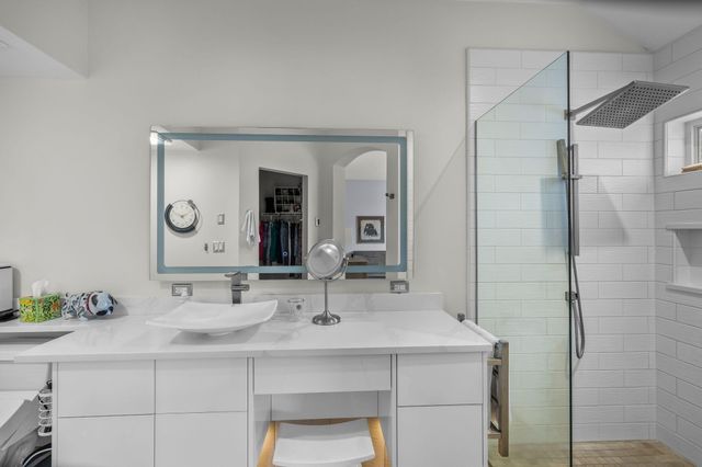 61578 Devils Lake Drive, Bend, OR 97702