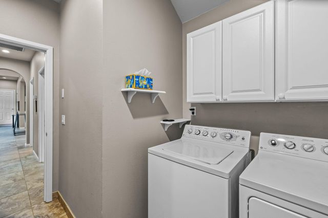 61578 Devils Lake Drive, Bend, OR 97702