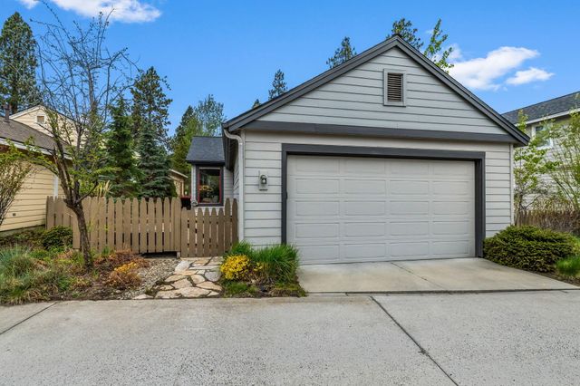 61578 Devils Lake Drive, Bend, OR 97702