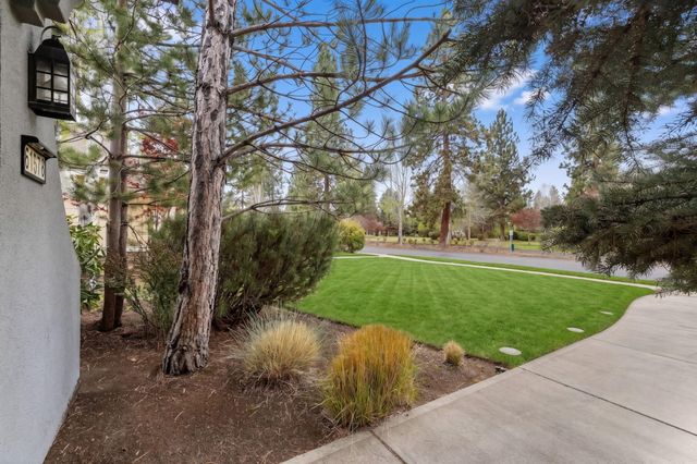 61578 Devils Lake Drive, Bend, OR 97702