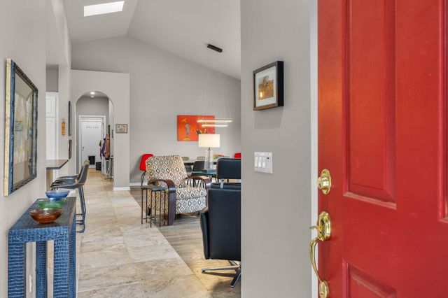 61578 Devils Lake Drive, Bend, OR 97702