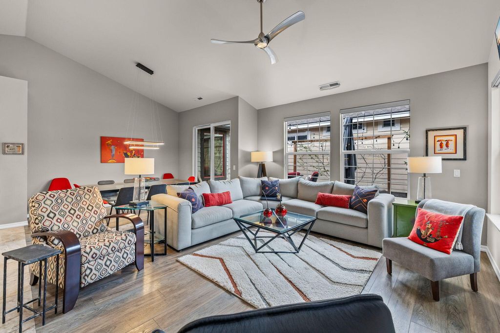 61578 Devils Lake Drive, Bend, OR 97702