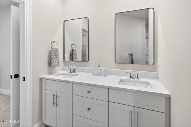 607 Vly Pointe Drive, Niskayuna, NY 12309