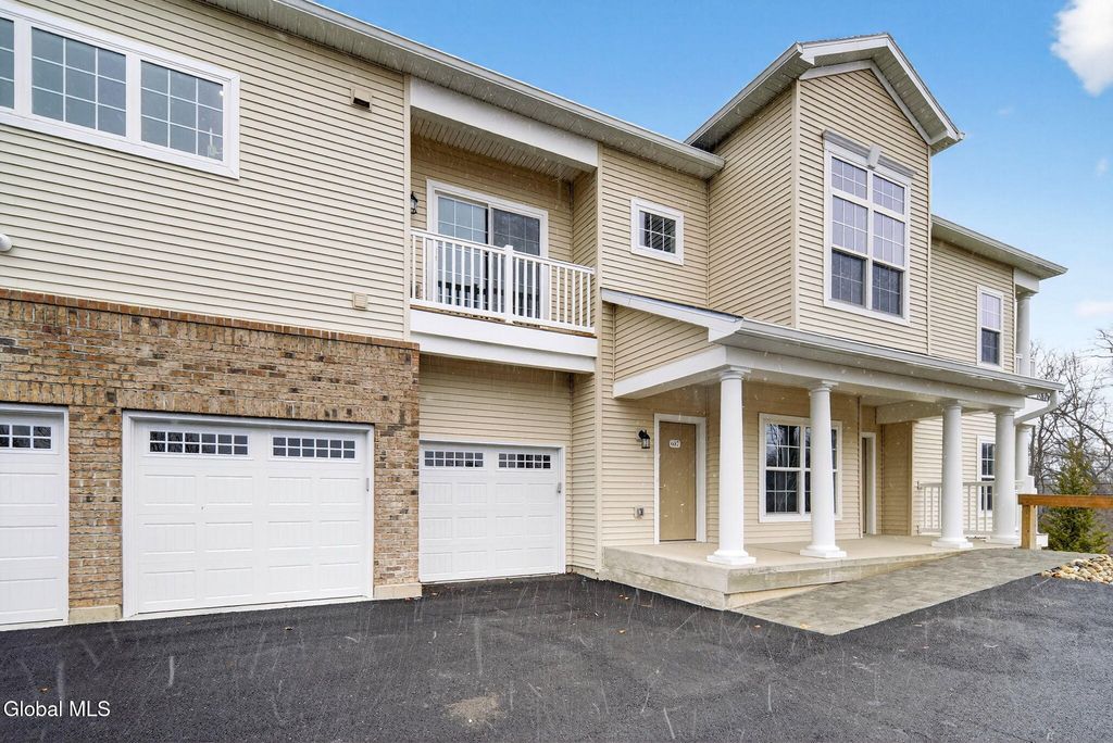 607 Vly Pointe Drive, Niskayuna, NY 12309