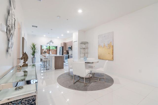 8045 NW 104th Avenue Unit 7, Doral, FL 33178