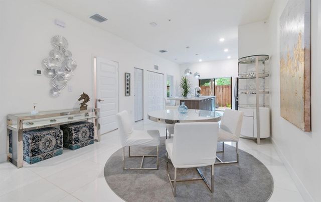 8045 NW 104th Avenue Unit 7, Doral, FL 33178