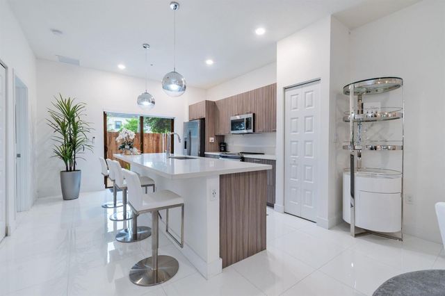 8045 NW 104th Avenue Unit 7, Doral, FL 33178