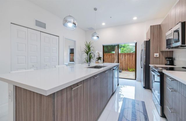 8045 NW 104th Avenue Unit 7, Doral, FL 33178