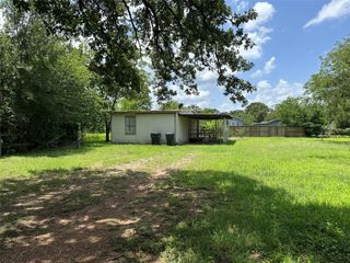 639 N Manse Ave, Giddings, TX 78942
