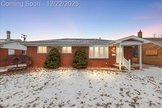 2704 Dunlop Street, Trenton, MI 48183