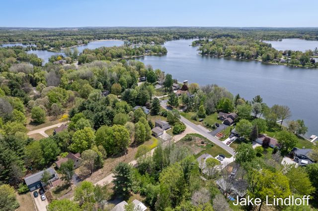 11014 E Royal Road, Morton Twp, MI 49346