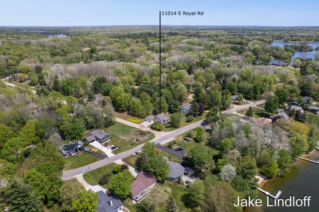 11014 E Royal Road, Morton Twp, MI 49346