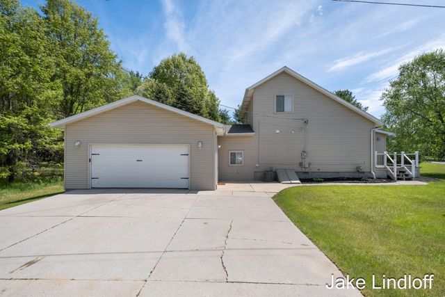 11014 E Royal Road, Morton Twp, MI 49346