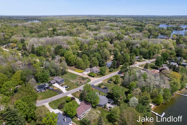 11014 E Royal Road, Morton Twp, MI 49346